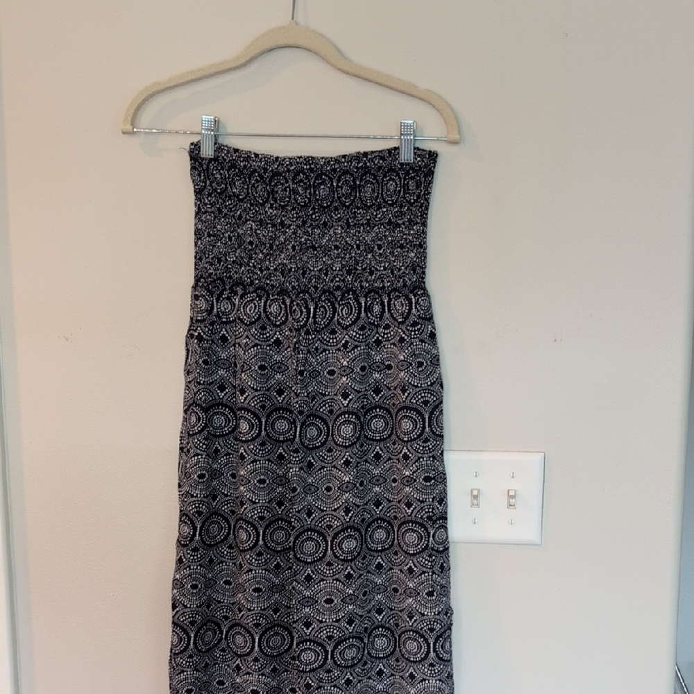 GAP Black and White Patterned Top